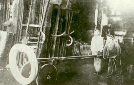 Таганрогский металлургический завод. Изготовление бандажей.  Фотография 1930-х гг.