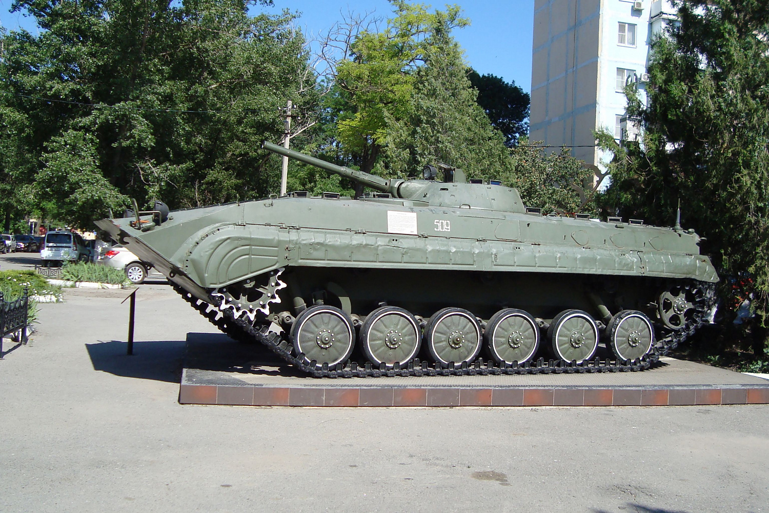 Таганрог. БМП-1, установленный в мемориале «Черный тюльпан». Фотография 2019 г.